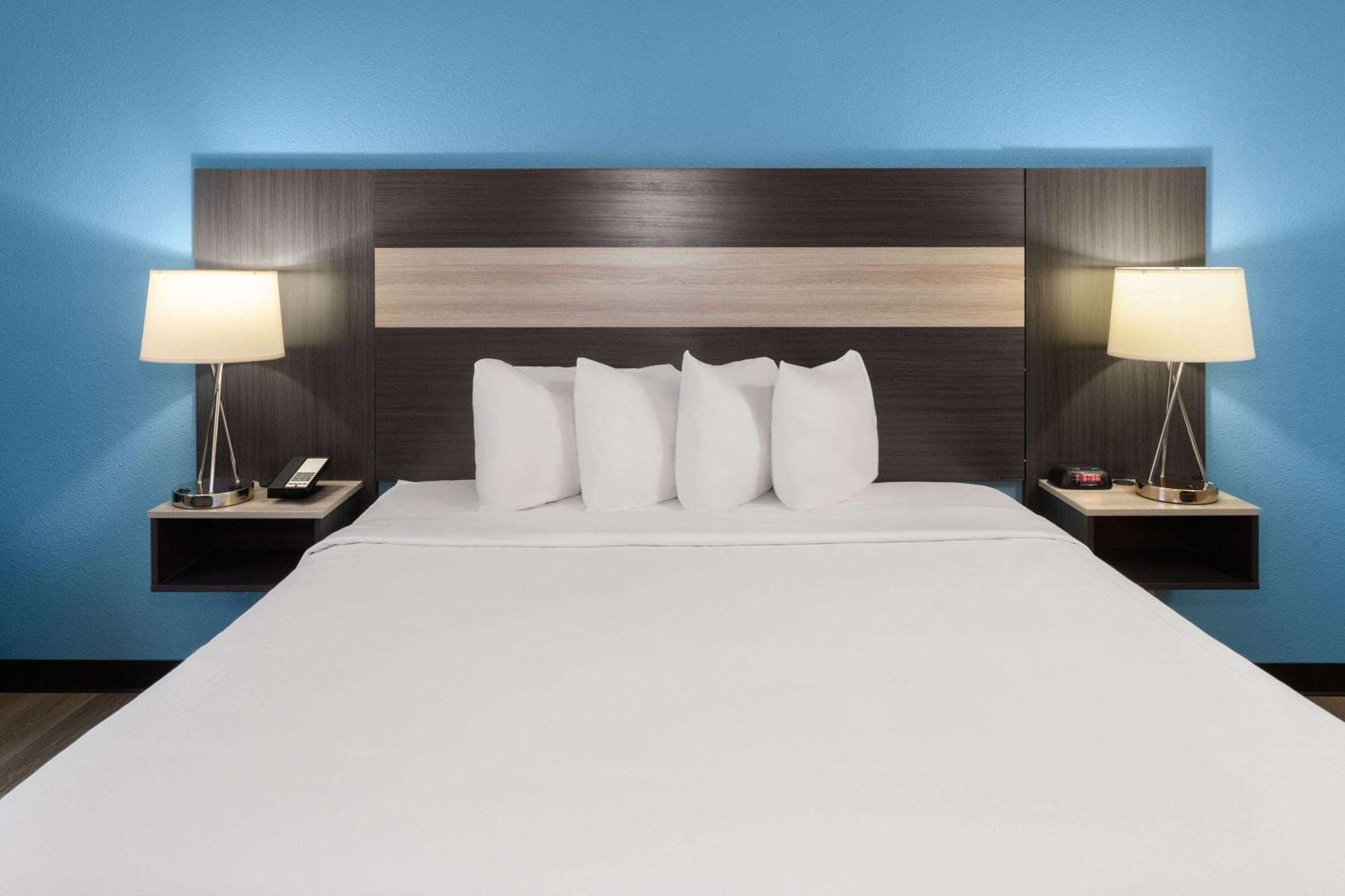 Hotel Baymont By Wyndham Akron