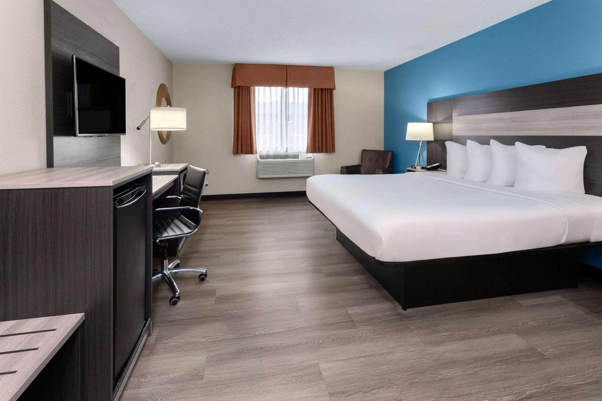 Hotel Baymont By Wyndham Akron