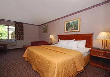Hotel Baymont By Wyndham Akron 2*