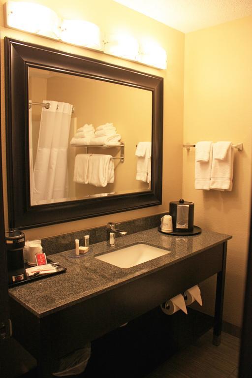 Baymont By Wyndham Akron 2*
