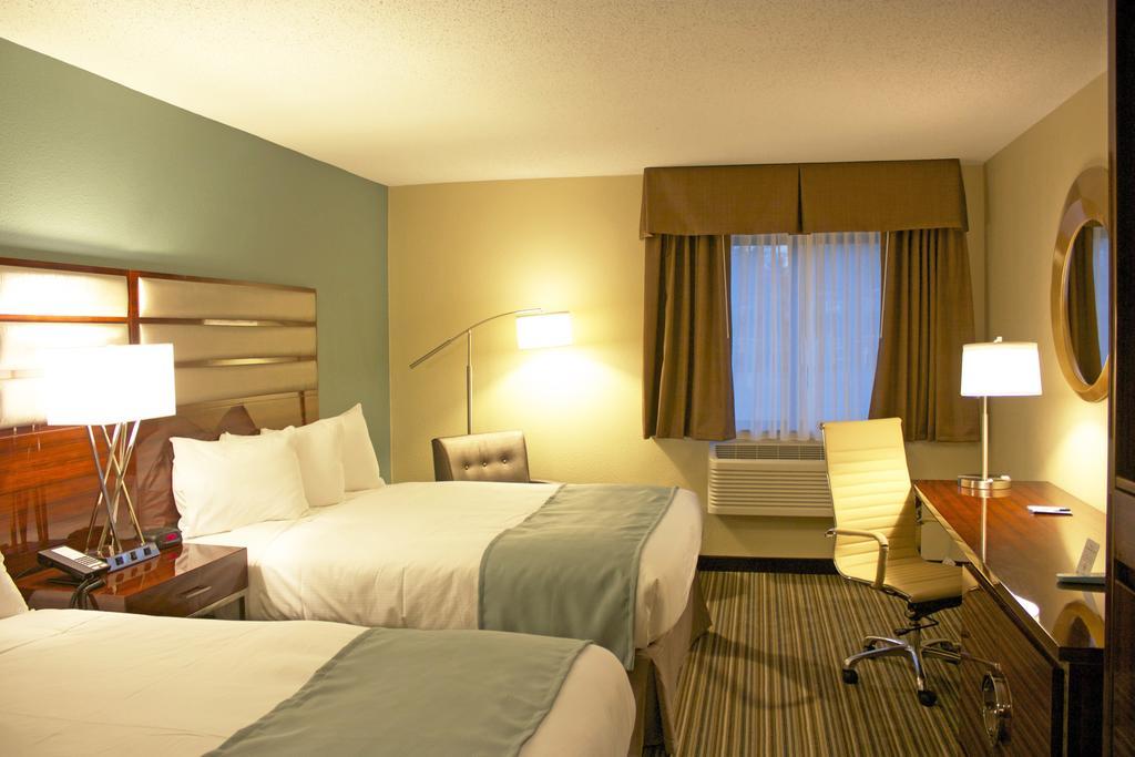 Hotel Baymont By Wyndham Akron