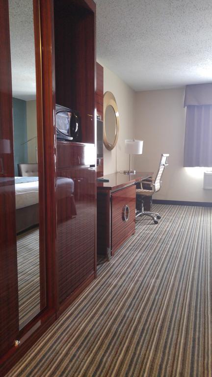 Baymont By Wyndham Akron Hotel 2*