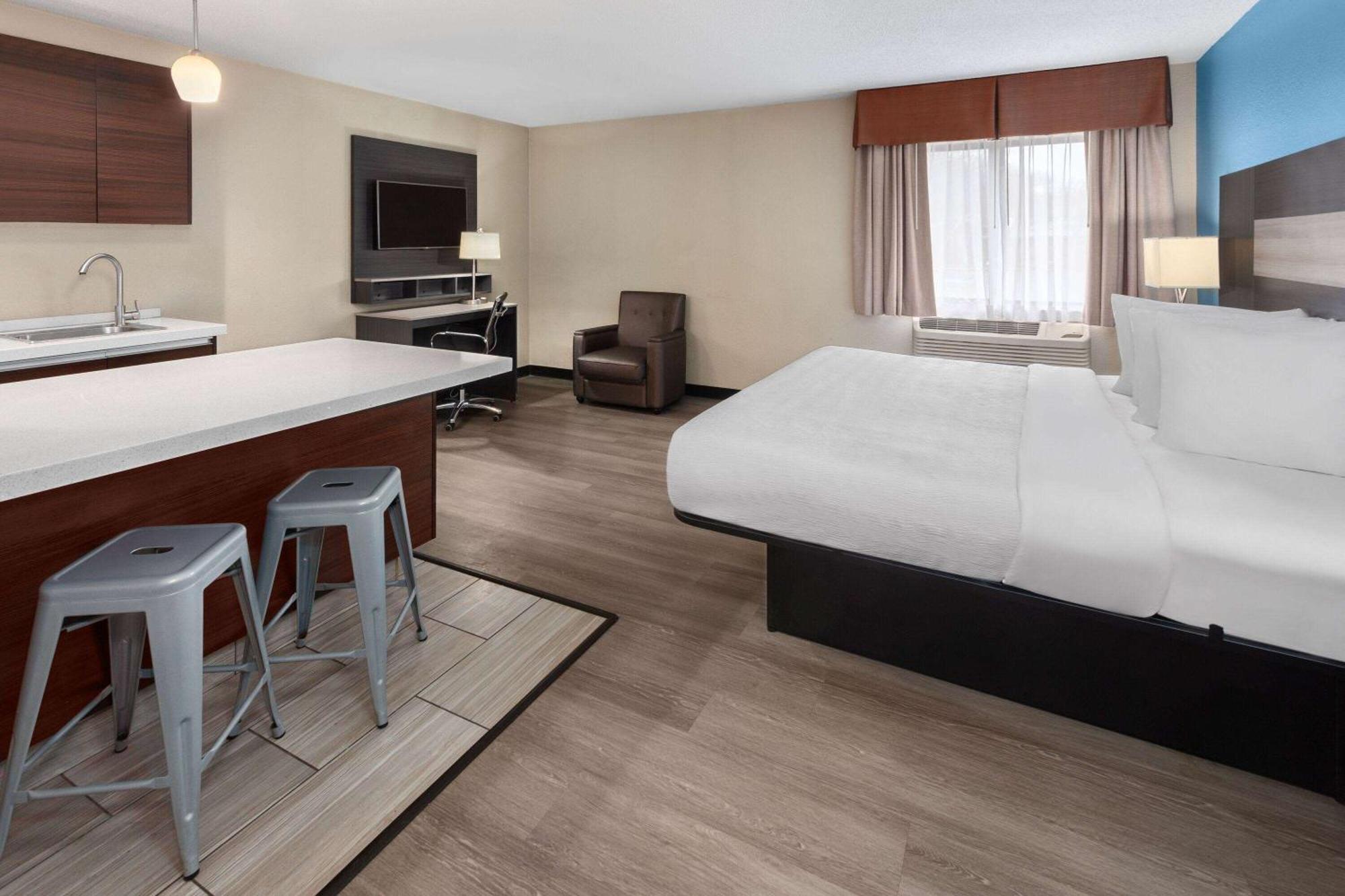 Baymont By Wyndham Akron Copley