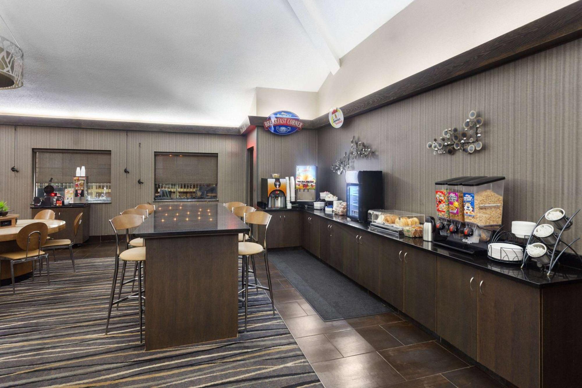 Hotel Baymont By Wyndham Akron