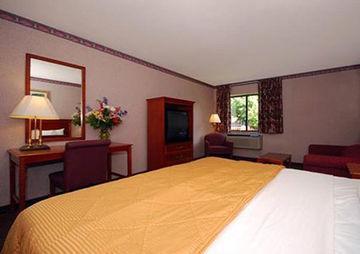 Baymont By Wyndham Akron Hotel