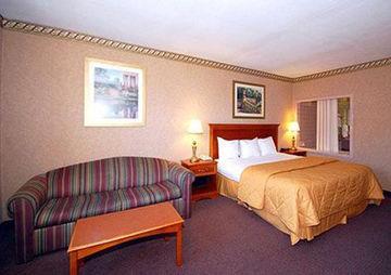 Baymont By Wyndham Akron Hotel