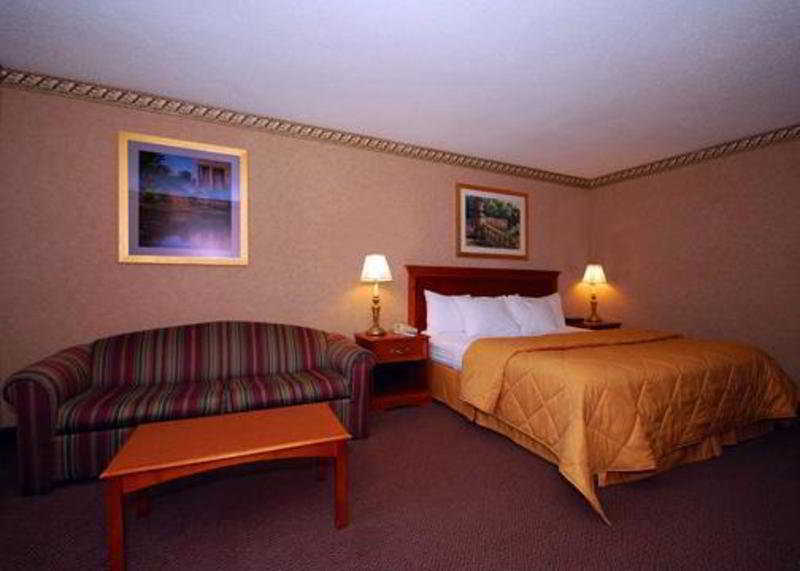 Baymont By Wyndham Akron 2*
